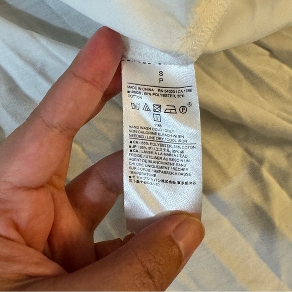 Banana Republic White Button Down Shirt 

#1119 - Picture 5 of 7